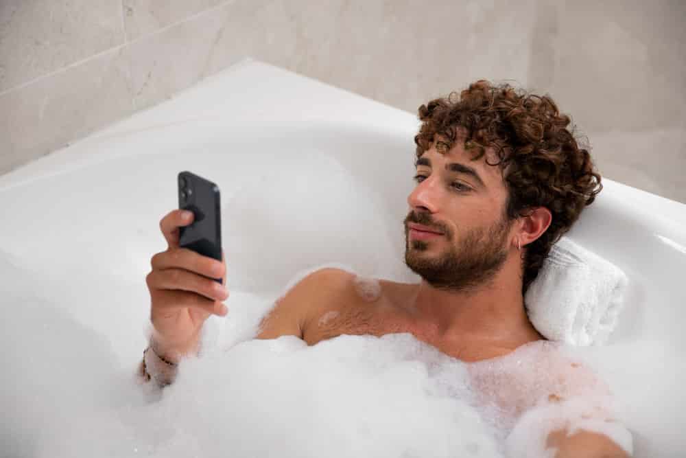 How To Use Non-Waterproof Phones In The Shower